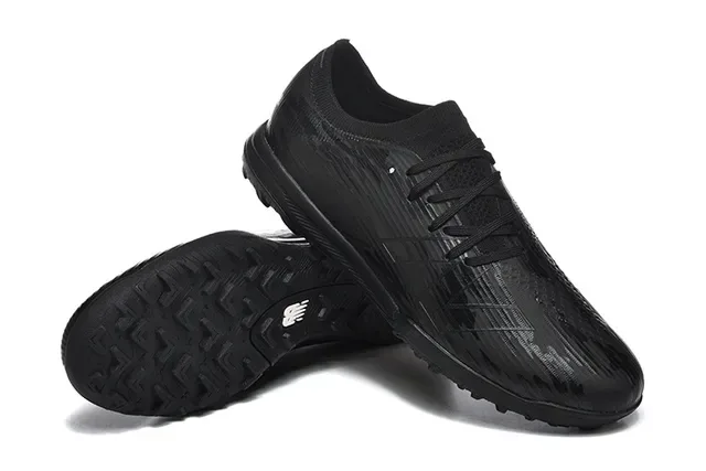 New Balance Tênis de Futebol Turf Preto Monocromático Brilhante Embossed 7