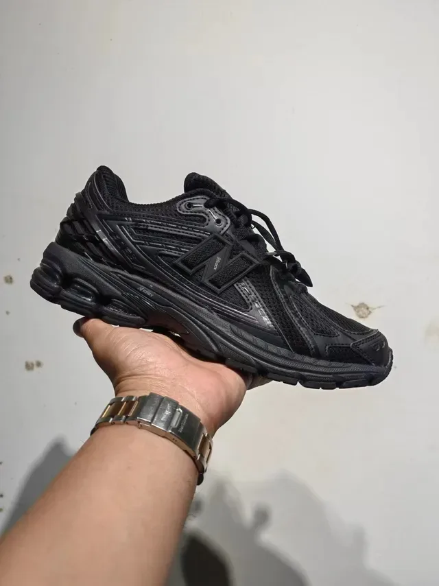 New Balance أحذية الجري أسود أحادي اللون شبكي وطبقة تركيبية 7