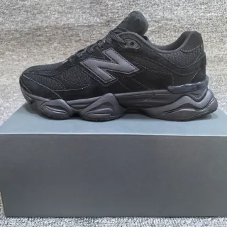 New Balance Black Monochrome Mixed-Material Upper Lifestyle Sneakers
