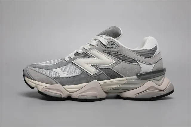 New Balance Gris Blanc Chunky Sculpté Midsole Mixed Mesh Et Daim Superior Lifestyle Sneakers 9