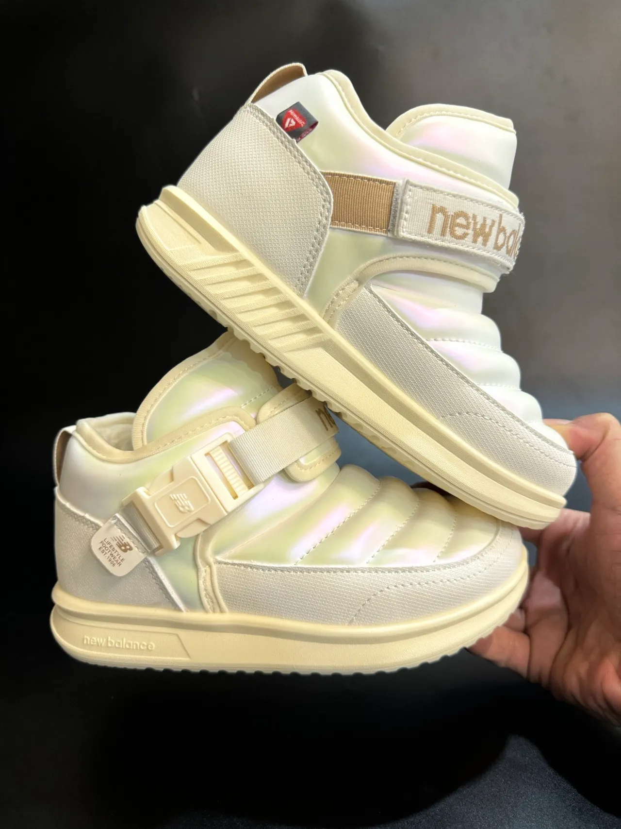 New Balance Botas de Neve com Fivela e Tirante Isoladas 24