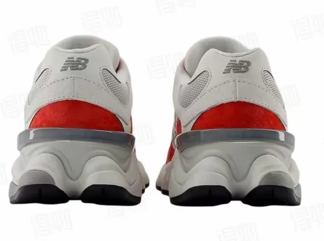 New Balance Tênis chunky com sola intermediária de mesh e sobreposição de suede vermelho e cinza 3