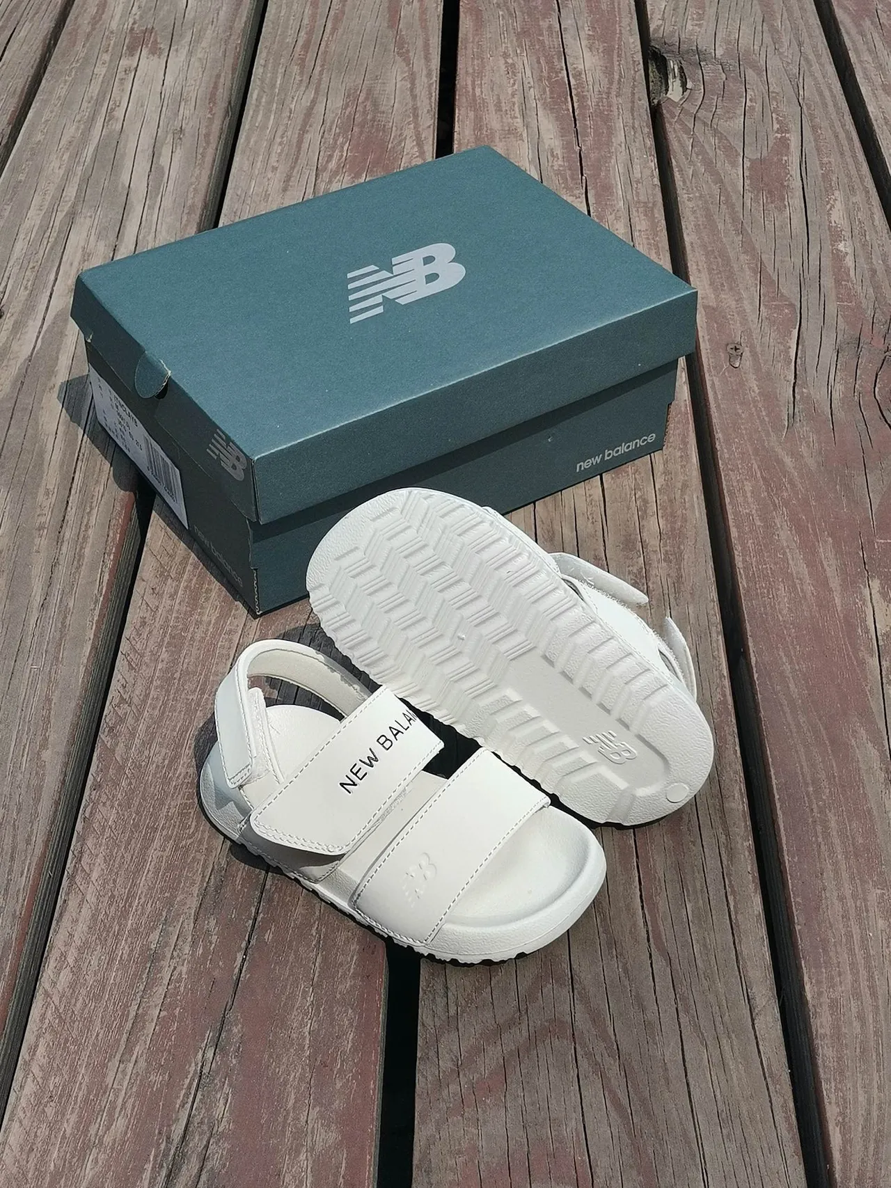 New Balance Sandales Casual Blanc et Noir à deux brides avec fermeture Velcro 2
