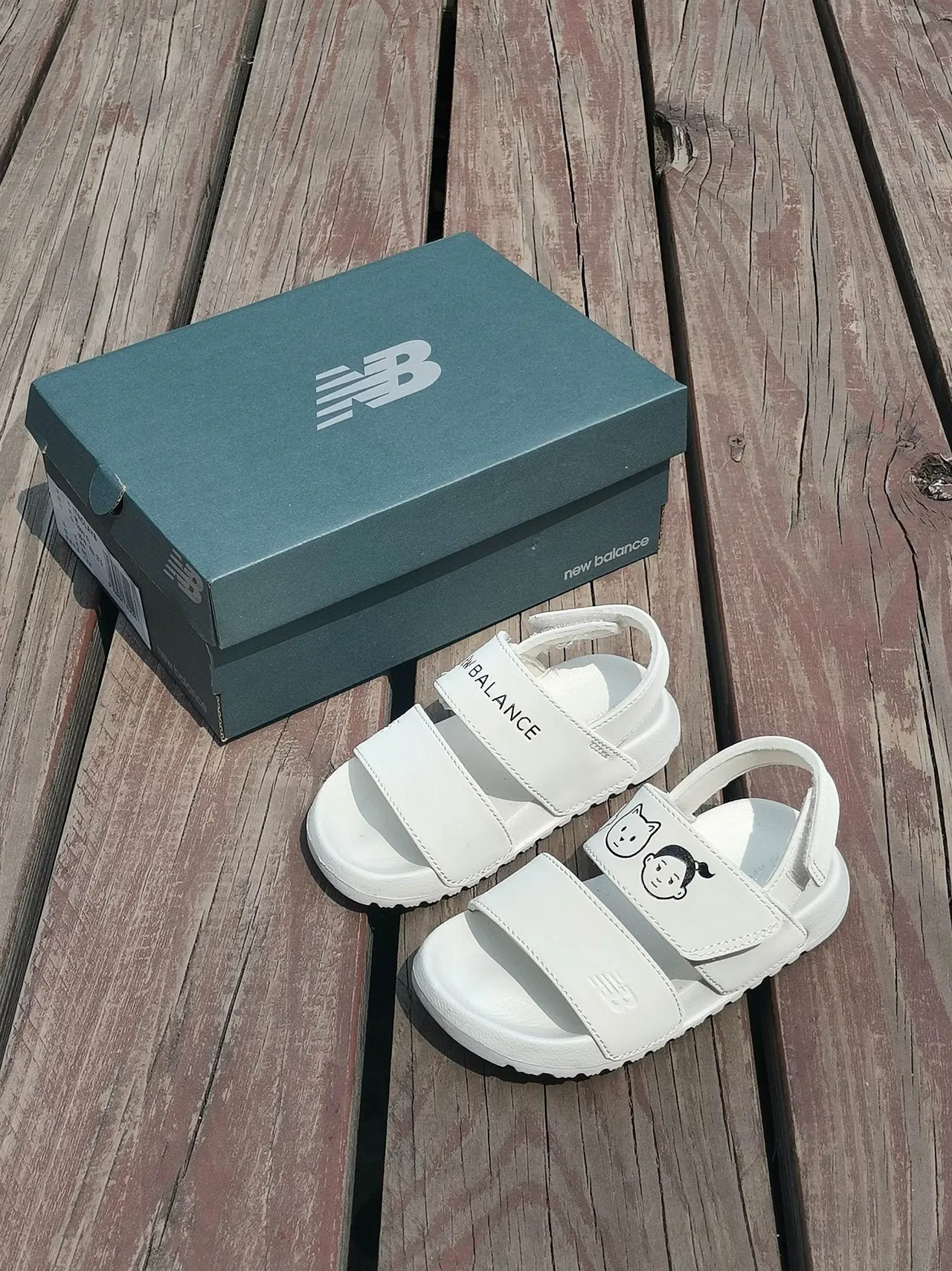 New Balance Sandales Casual Blanc et Noir à deux brides avec fermeture Velcro 7