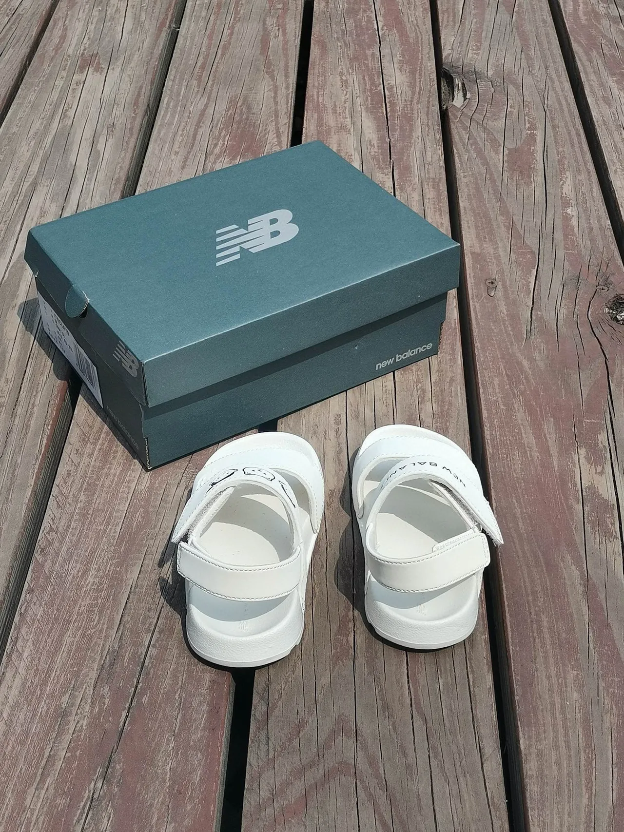 New Balance Sandales Casual Blanc et Noir à deux brides avec fermeture Velcro 9