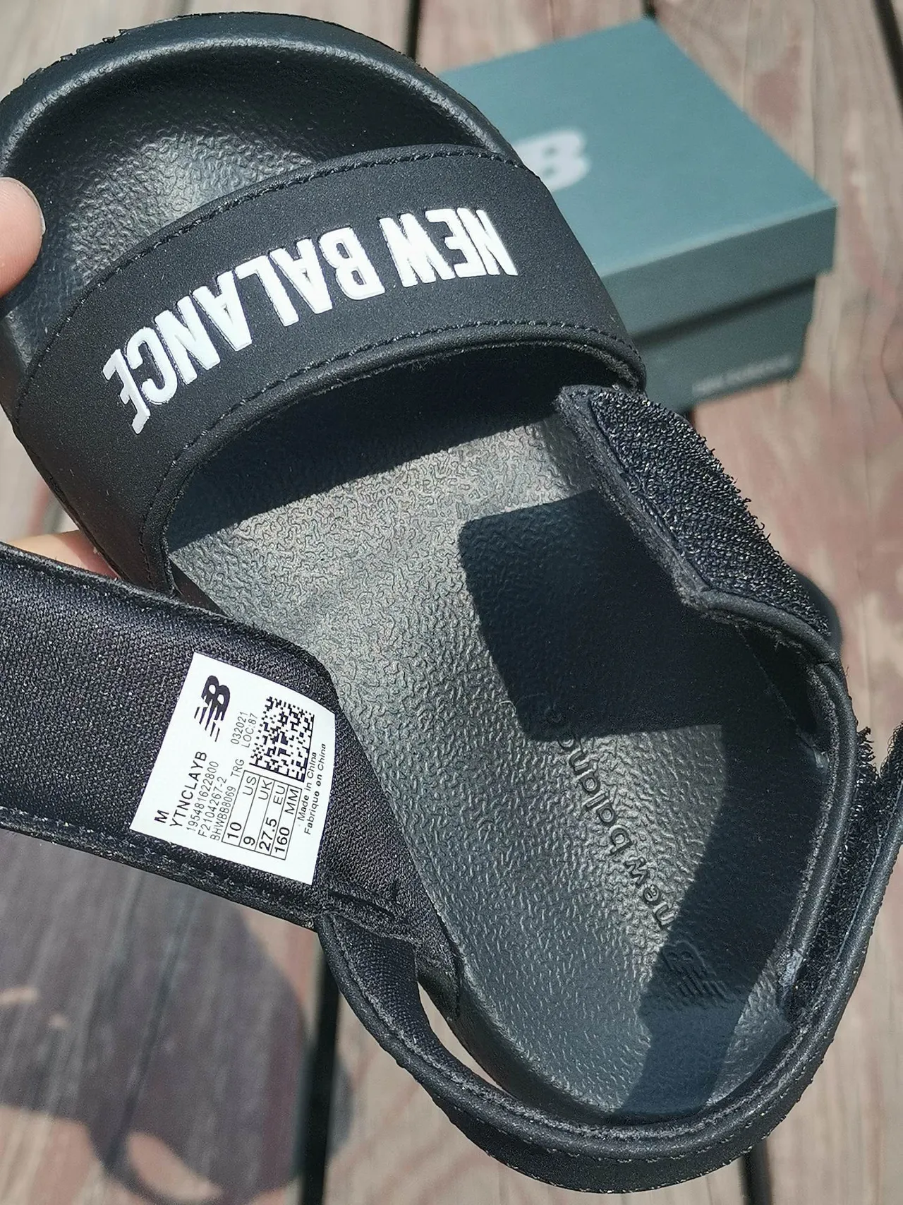 New Balance Sandales Casual Blanc et Noir à deux brides avec fermeture Velcro 11