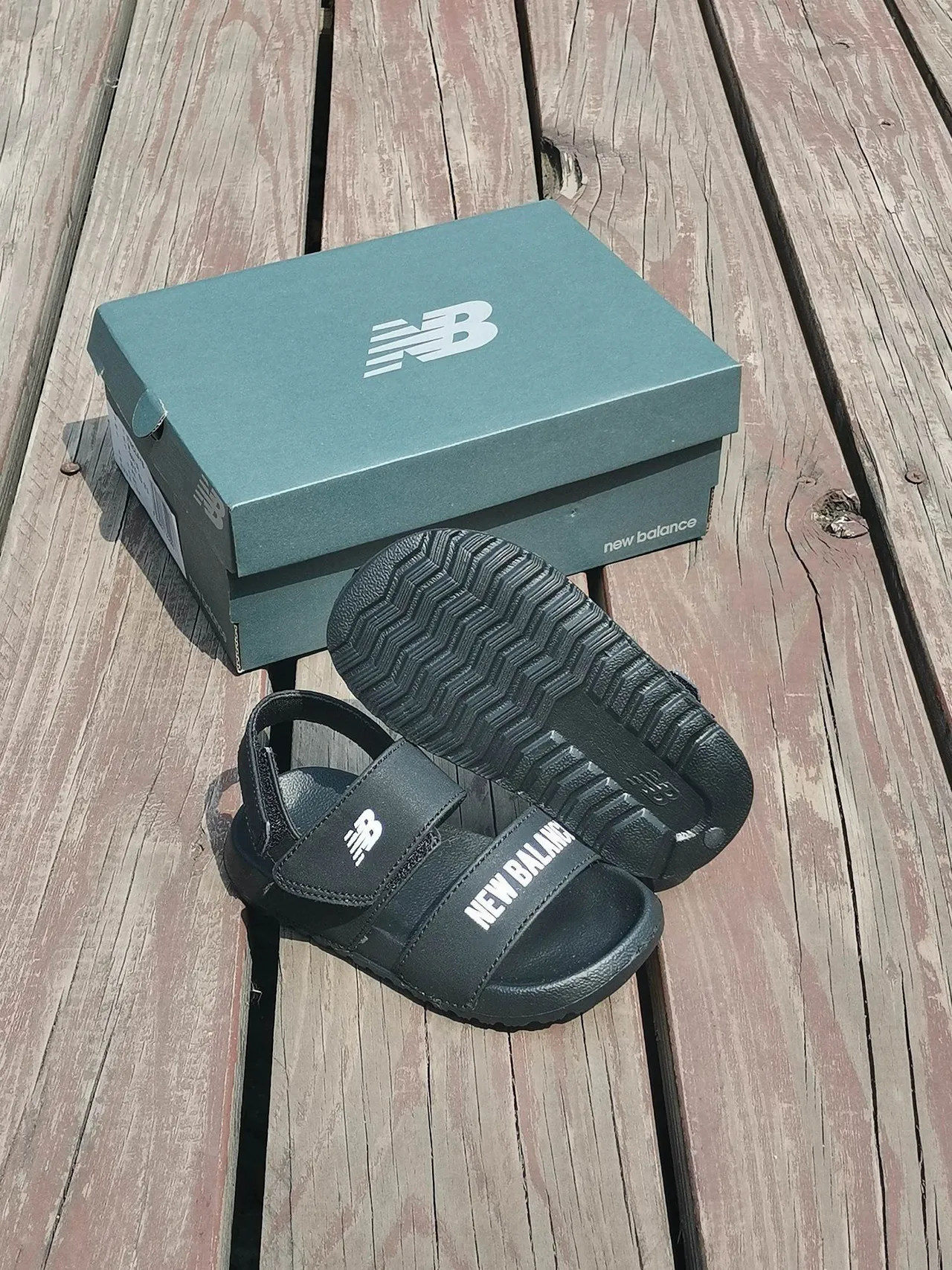 New Balance Sandales Casual Blanc et Noir à deux brides avec fermeture Velcro 14
