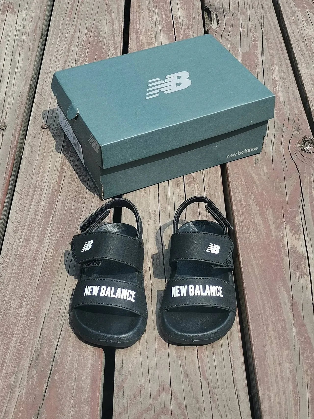 New Balance Sandales Casual Blanc et Noir à deux brides avec fermeture Velcro 15