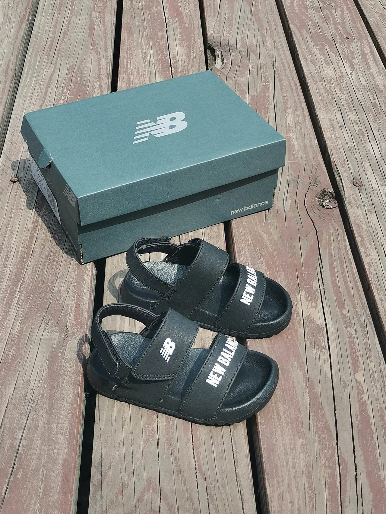 New Balance Sandales Casual Blanc et Noir à deux brides avec fermeture Velcro 17