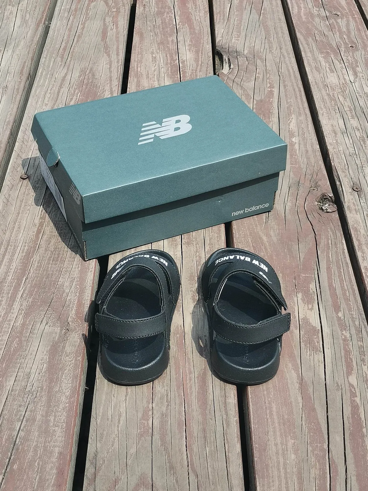 New Balance Sandales Casual Blanc et Noir à deux brides avec fermeture Velcro 18