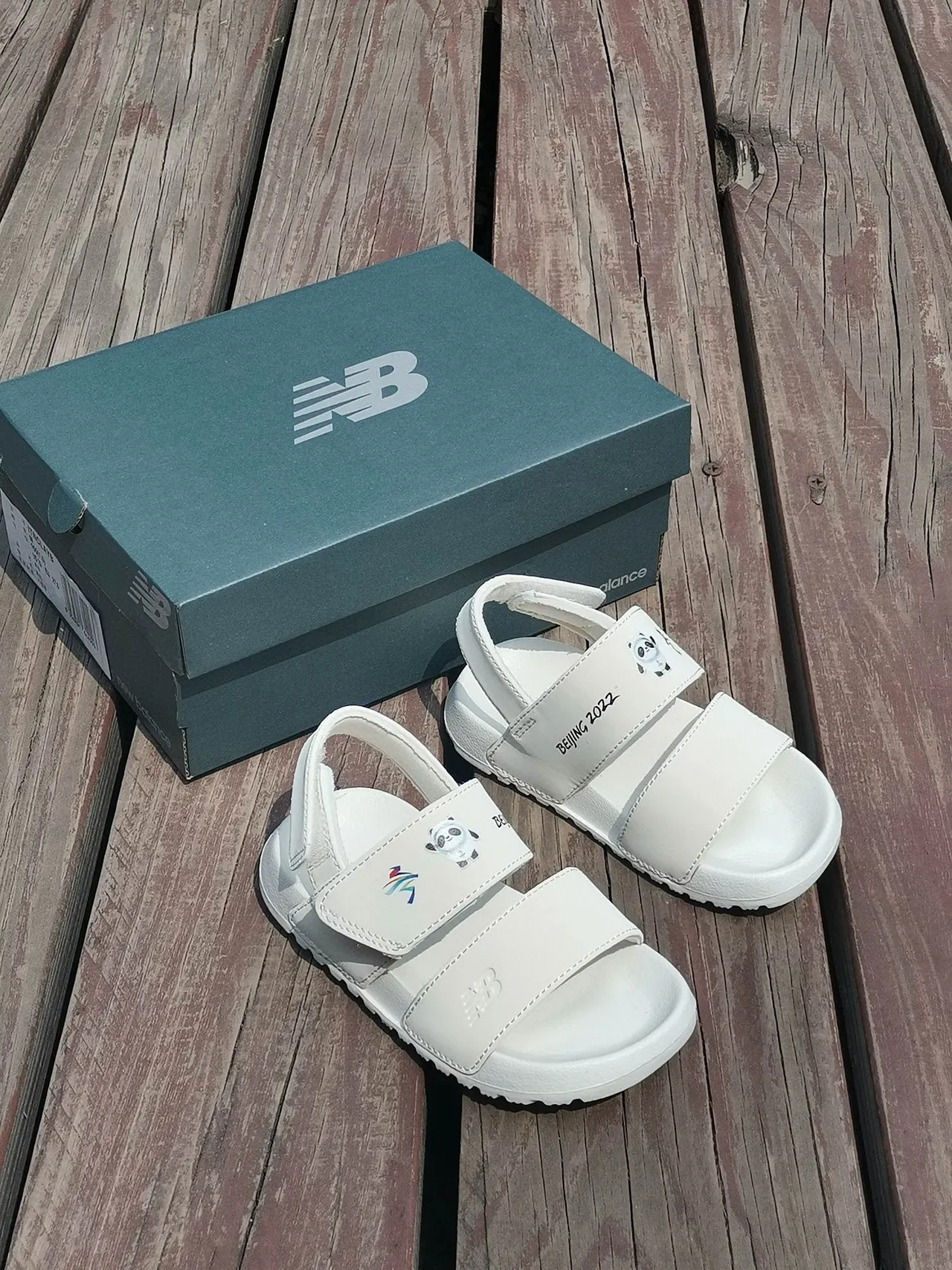 New Balance Sandales Casual Blanc et Noir à deux brides avec fermeture Velcro 20