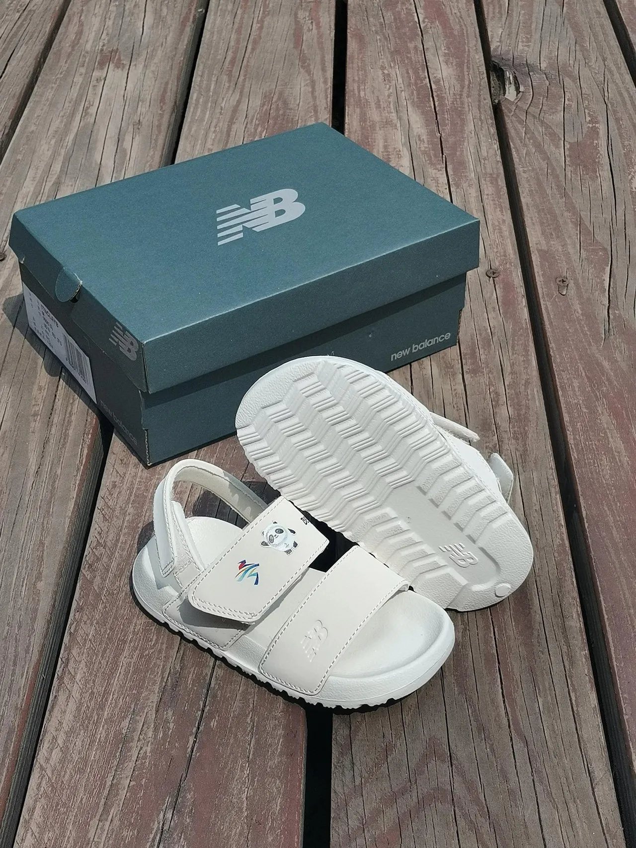New Balance Sandales Casual Blanc et Noir à deux brides avec fermeture Velcro 22