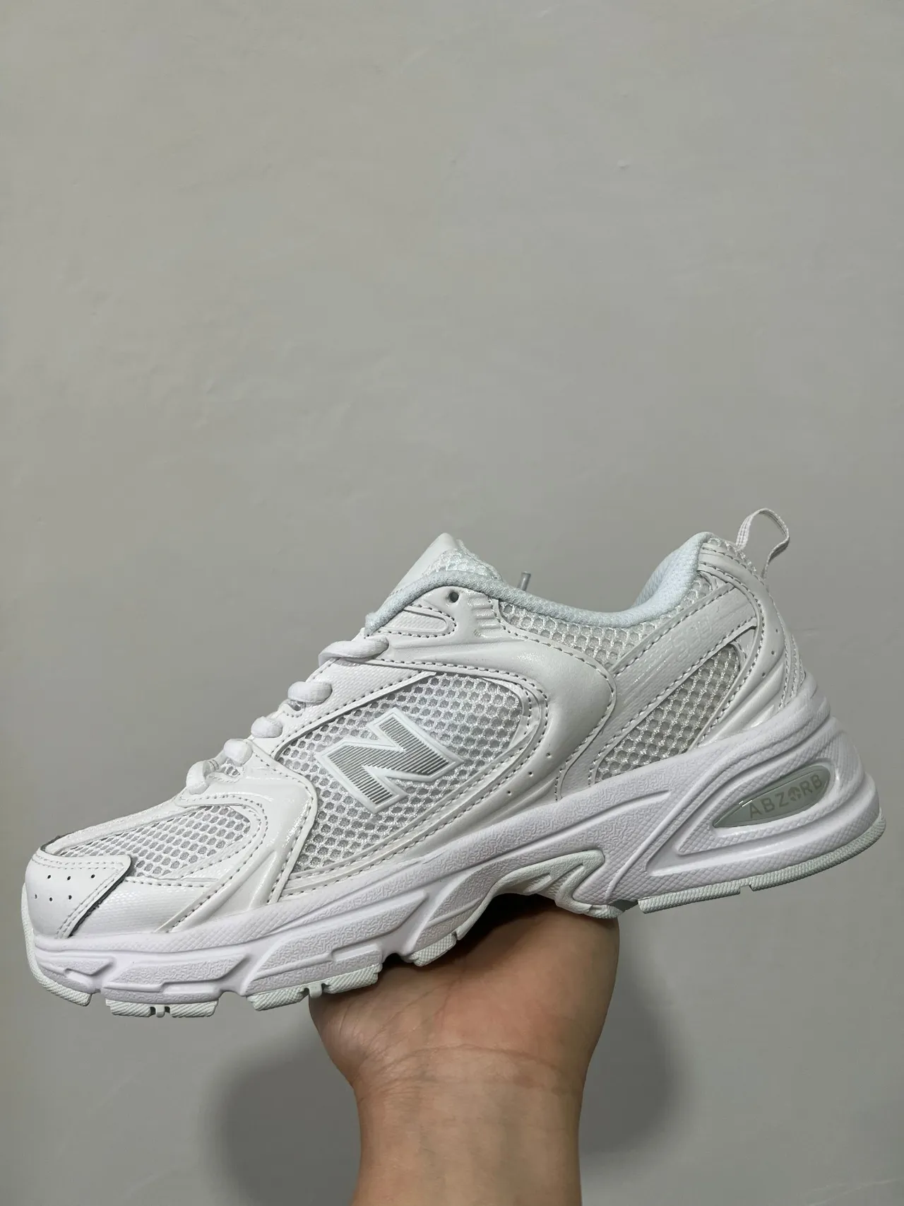 New Balance Chaussures Lifestyle Blanc Gris Mesh-and-Synthetic Upper Chunky Sculpted Midsole 2