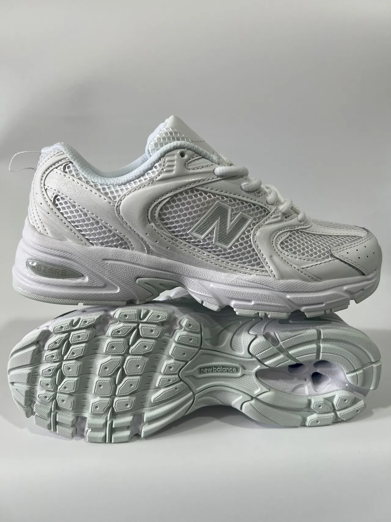 New Balance Chaussures Lifestyle Blanc Gris Mesh-and-Synthetic Upper Chunky Sculpted Midsole 3