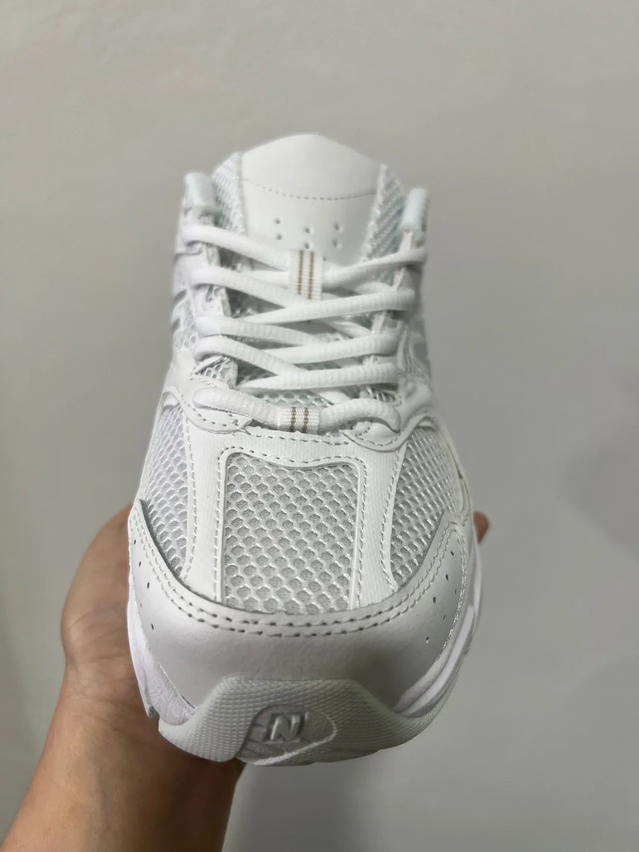 New Balance Chaussures Lifestyle Blanc Gris Mesh-and-Synthetic Upper Chunky Sculpted Midsole 7
