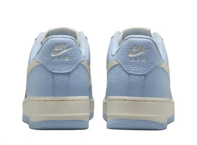 Nike Air Force 1 حذاء رياضي كاجوال باللون الأزرق الفاتح والكريمي 3
