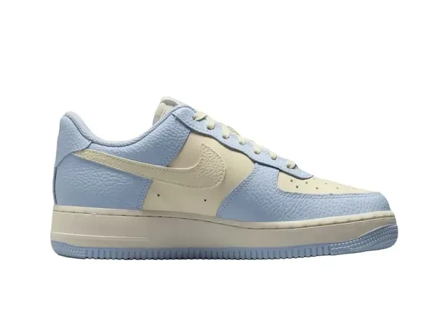 Nike Air Force 1 حذاء رياضي كاجوال باللون الأزرق الفاتح والكريمي 6
