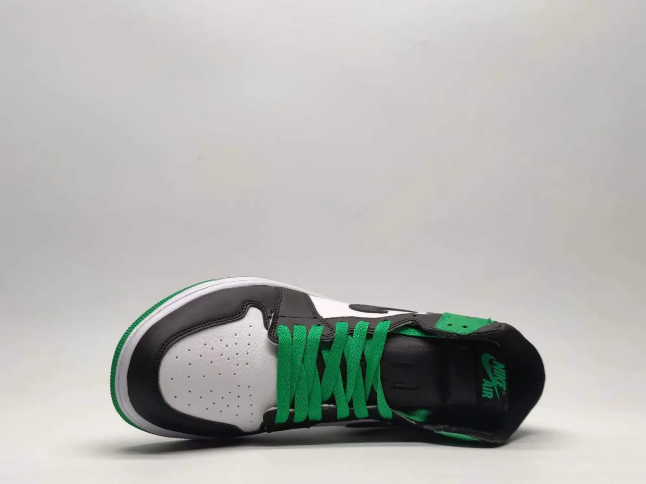 Nike Air Jordan 1 Black Green Toe Basketball Shoes 3