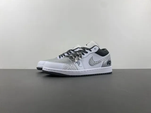 Nike Air Jordan 1 Low Sneakers Lifestyle Prata Metálica Impressão de Cobra 10