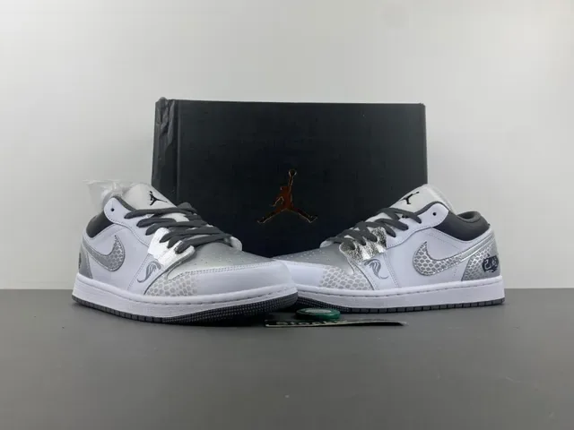 Nike Air Jordan 1 Low Sneakers Lifestyle Prata Metálica Impressão de Cobra 13
