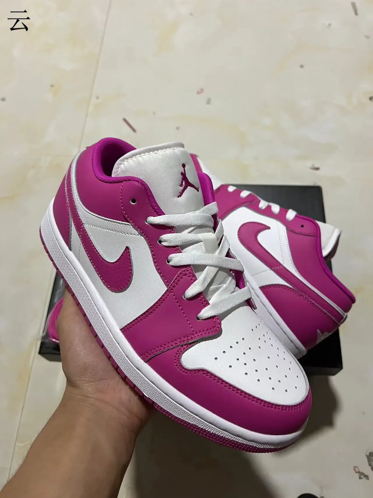 Nike Air Jordan 1 Low Rose et Blanc Lifestyle Sneakers 2