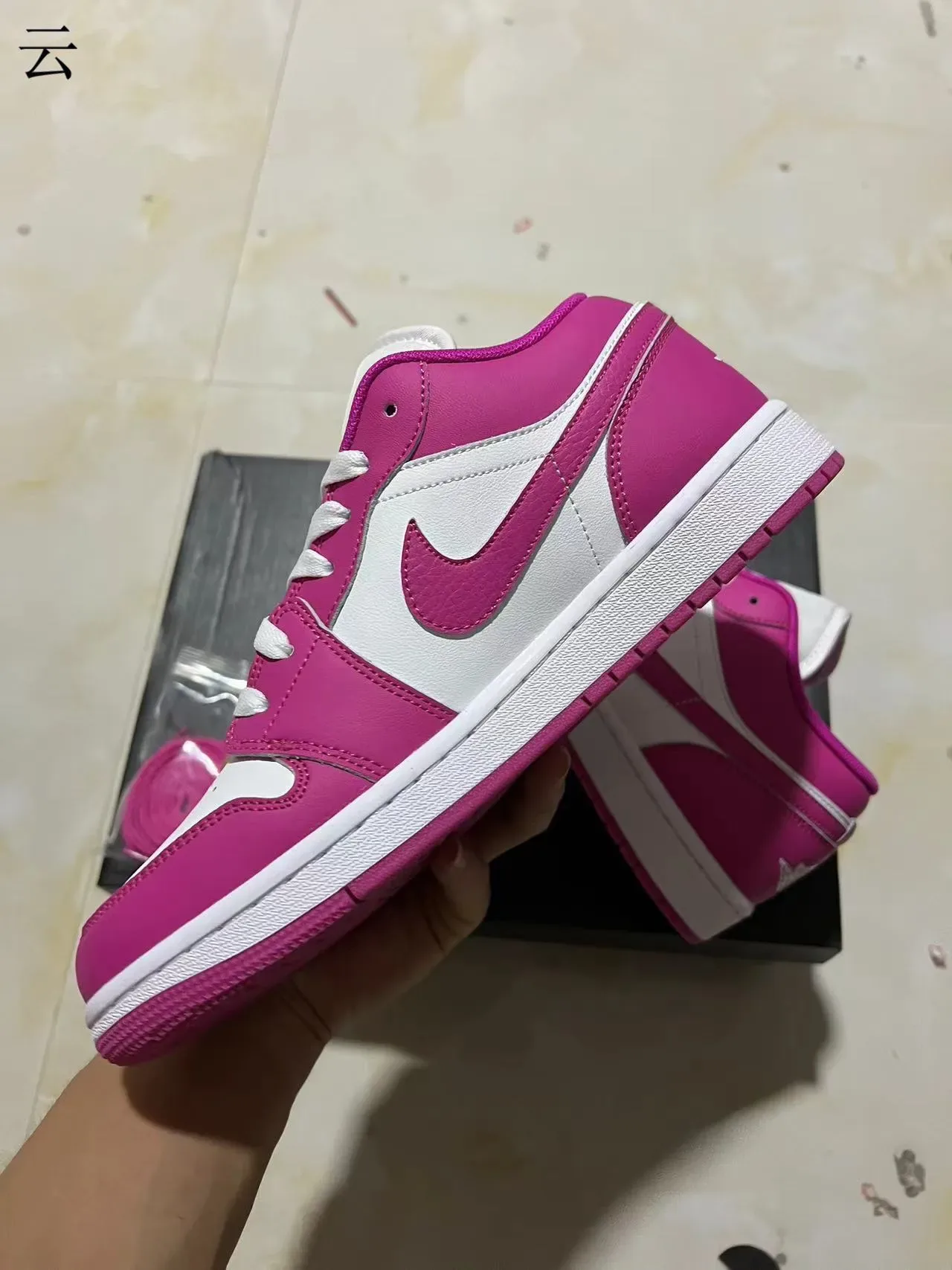 Nike Air Jordan 1 Low Rose et Blanc Lifestyle Sneakers 5