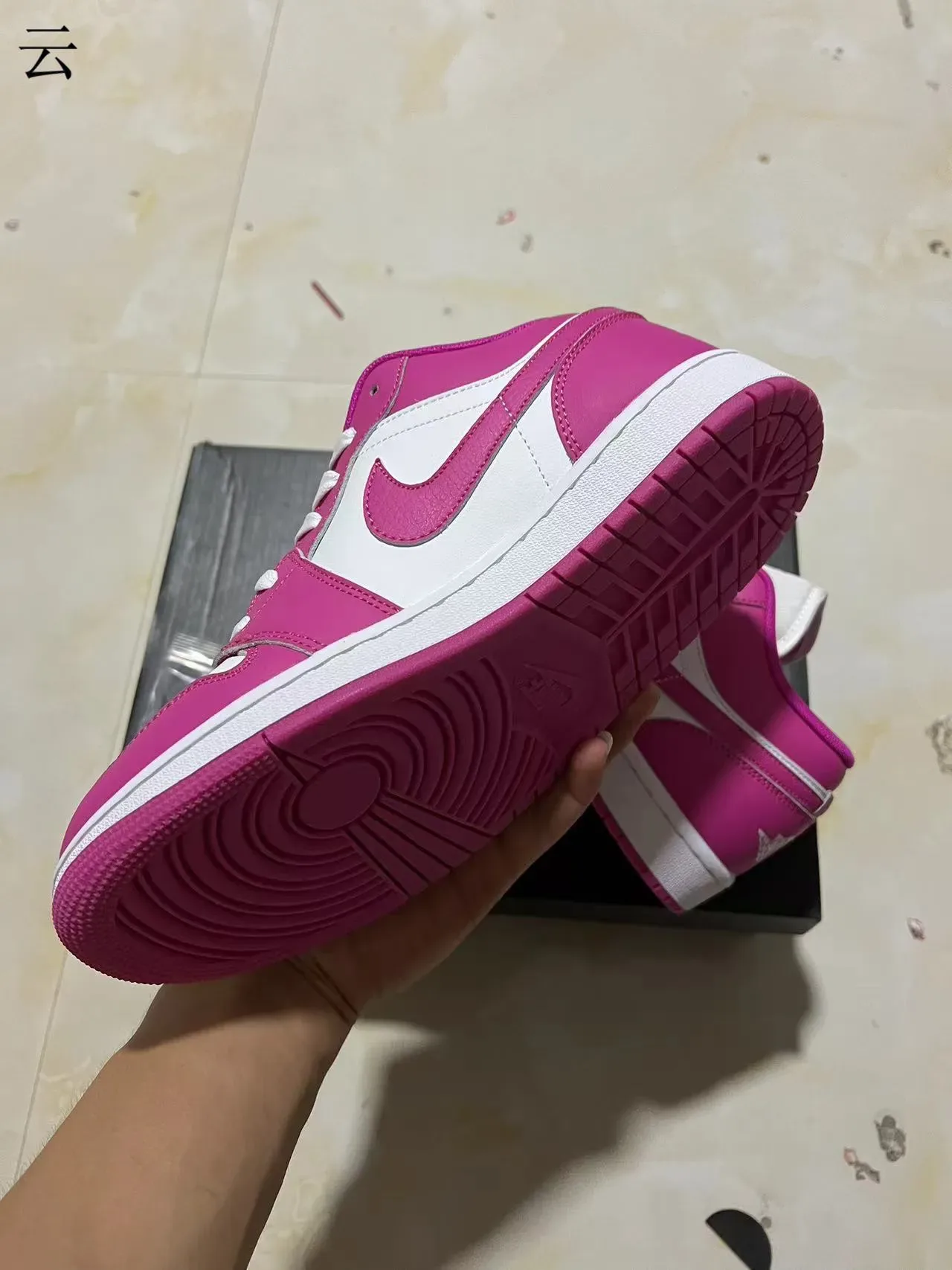 Nike Air Jordan 1 Low Rose et Blanc Lifestyle Sneakers 6