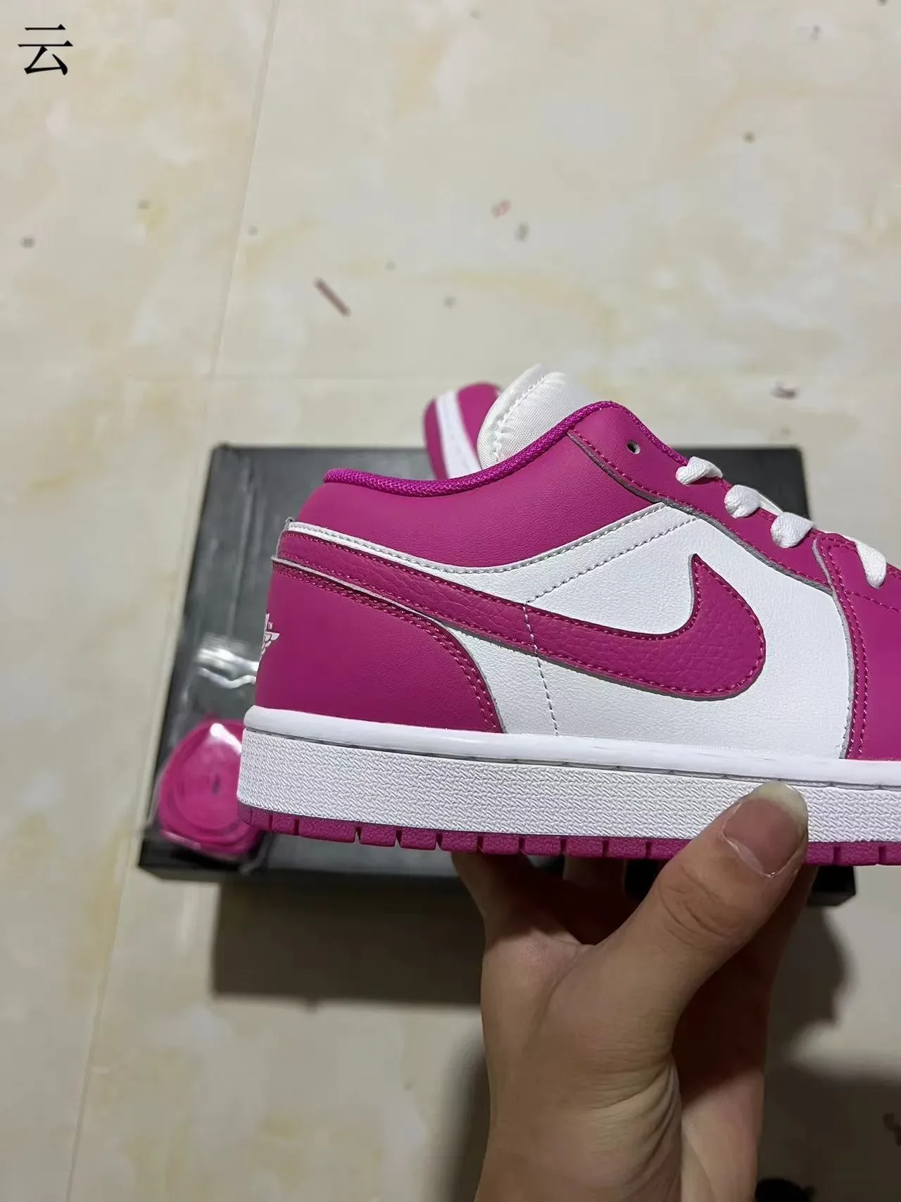 Nike Air Jordan 1 Low Rose et Blanc Lifestyle Sneakers 7