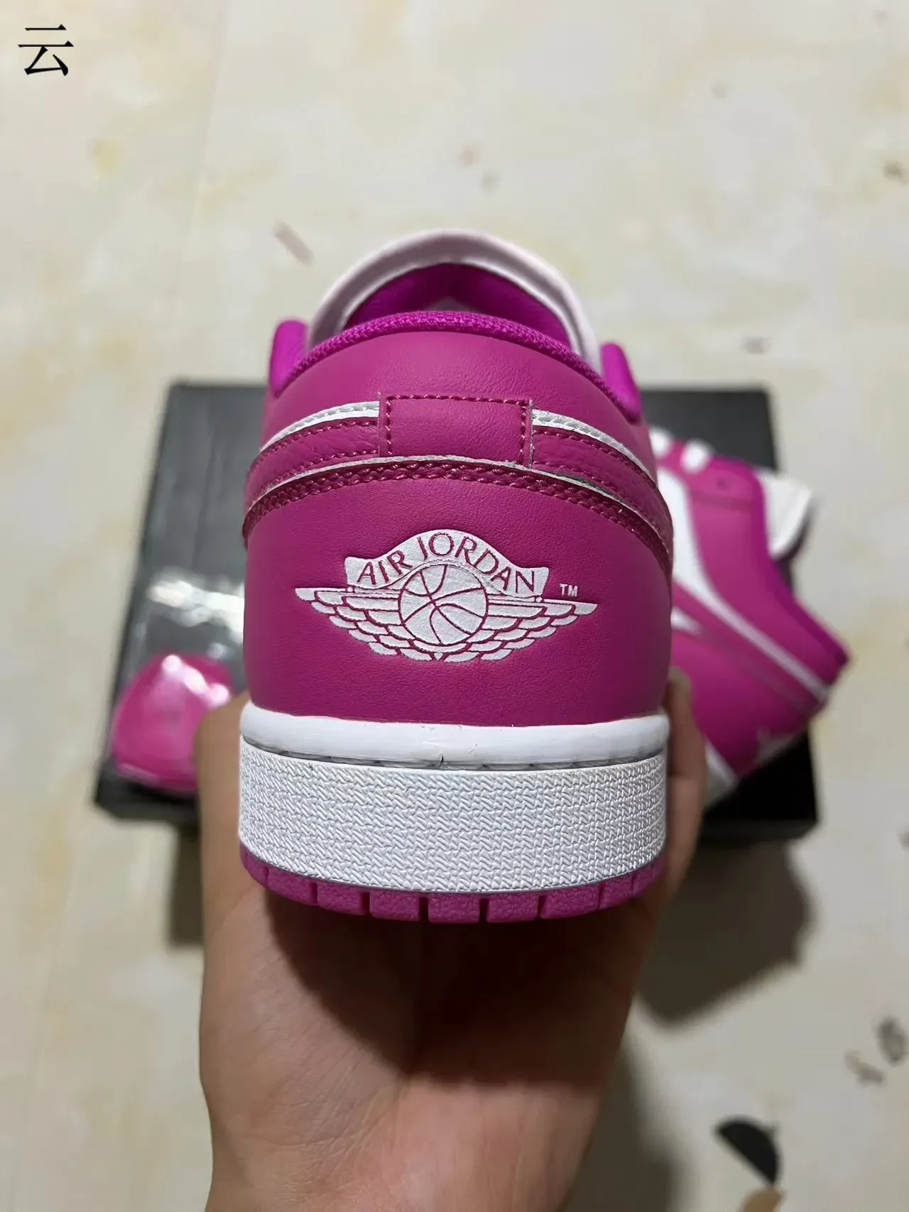 Nike Air Jordan 1 Low Rose et Blanc Lifestyle Sneakers 8