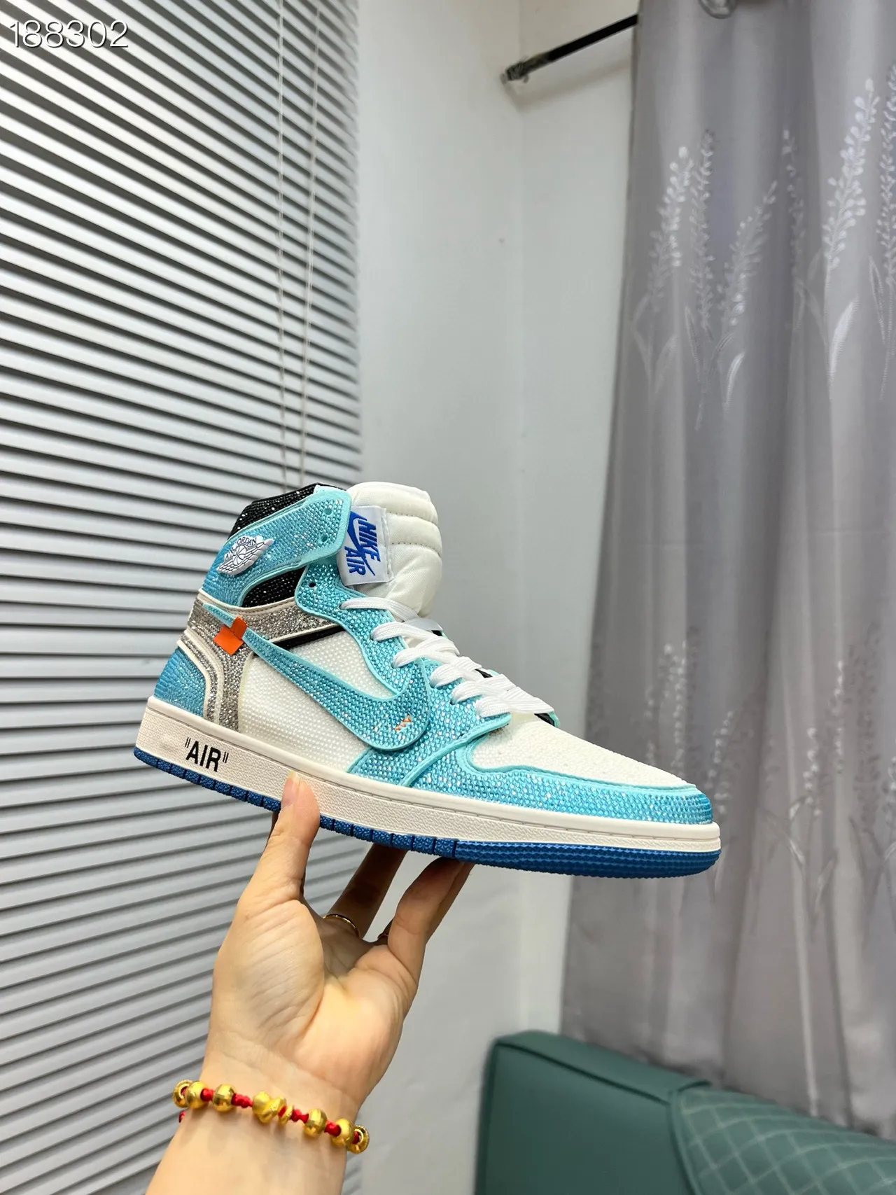 Nike Air Jordan 1 Off-White collaboration cyan cristal embellished chaussures de basketball 3