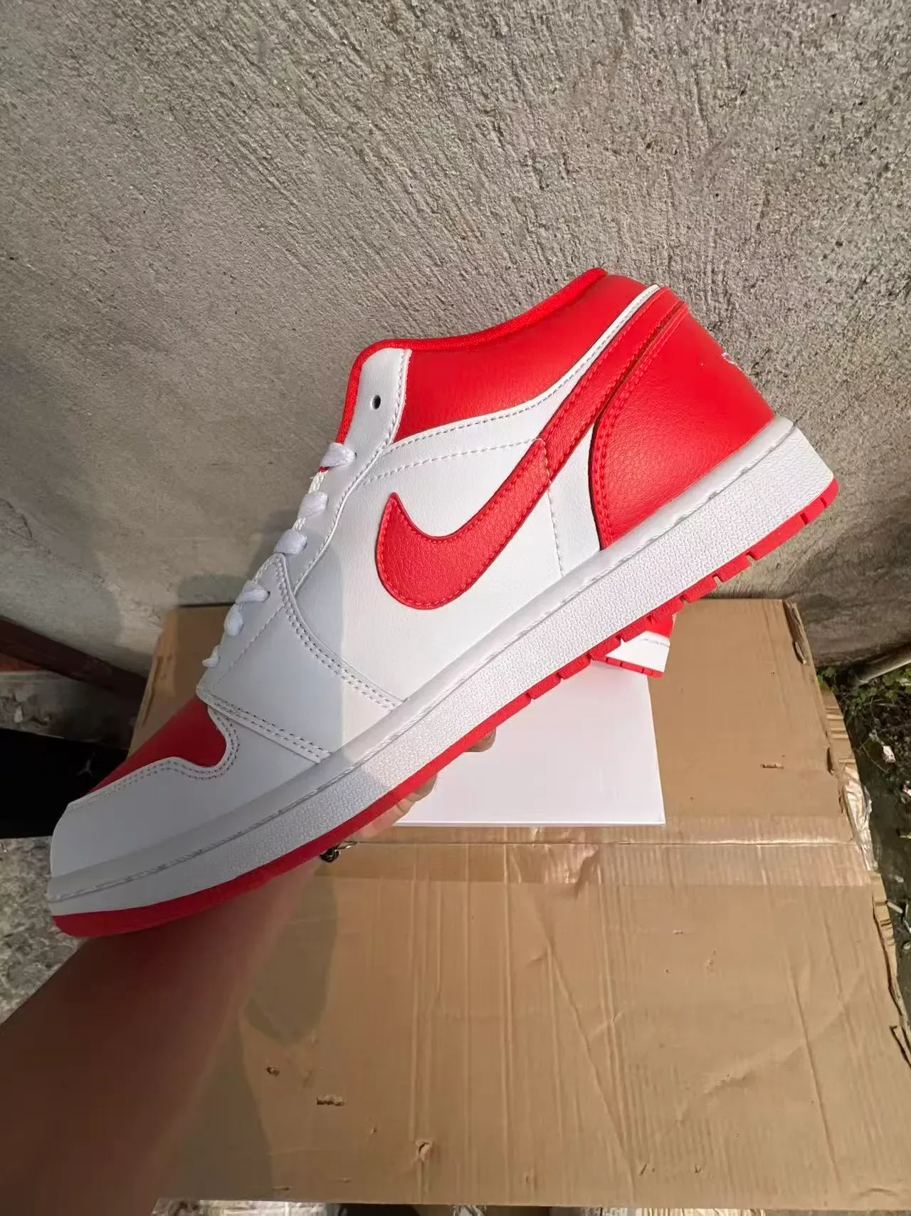 Nike Air Jordan 1 Blanc et Rouge Lifestyle Sneakers 5