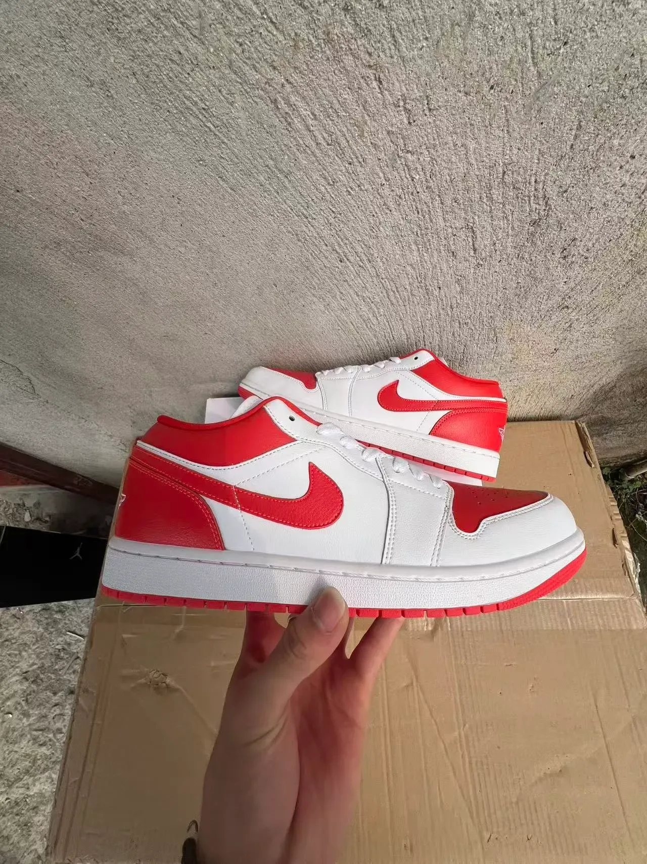 Nike Air Jordan 1 Blanc et Rouge Lifestyle Sneakers 7
