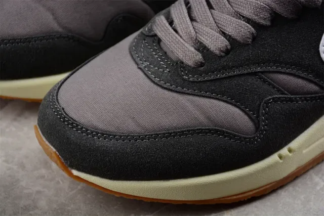 Nike Air Max 1 Gris Foncé Blanc Crème Gomme Sneakers Lifestyle 8