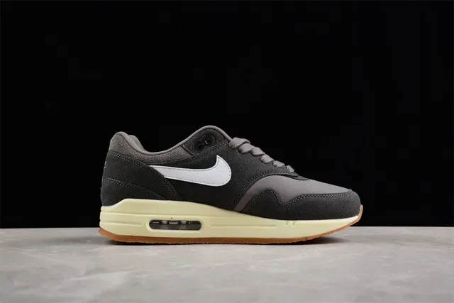 Nike Air Max 1 Gris Foncé Blanc Crème Gomme Sneakers Lifestyle 11