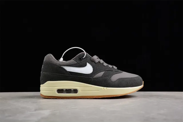 Nike Air Max 1 Gris Foncé Blanc Crème Gomme Sneakers Lifestyle 14
