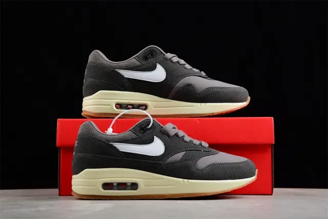 Nike Air Max 1 Gris Foncé Blanc Crème Gomme Sneakers Lifestyle 15