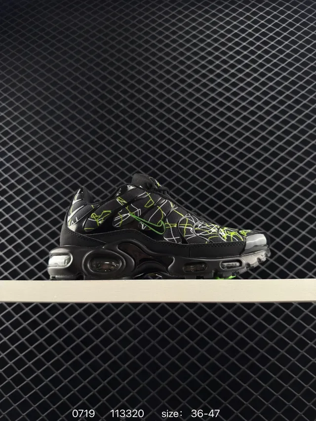 Nike Air Max Plus White and Navy Lifestyle Sneakers 6