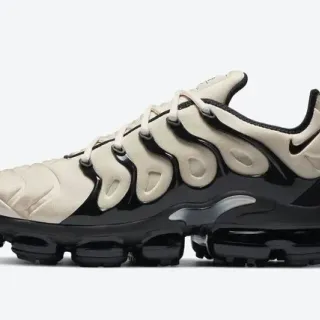 Nike Air VaporMax Plus বেইজ এবং কালো লাইফস্টাইল স্নিকার