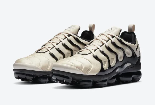 Nike Air VaporMax Plus Beige and Black Lifestyle Sneakers 2