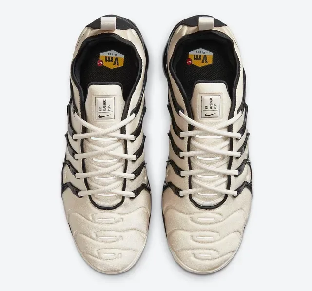 Nike Air VaporMax Plus Beige and Black Lifestyle Sneakers 4