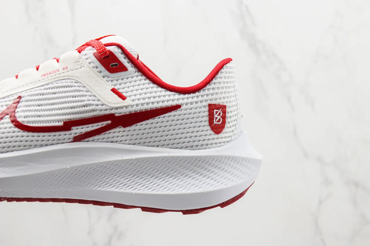 Nike Air Zoom Pegasus 40 Chaussures de course blanches et rouges 7