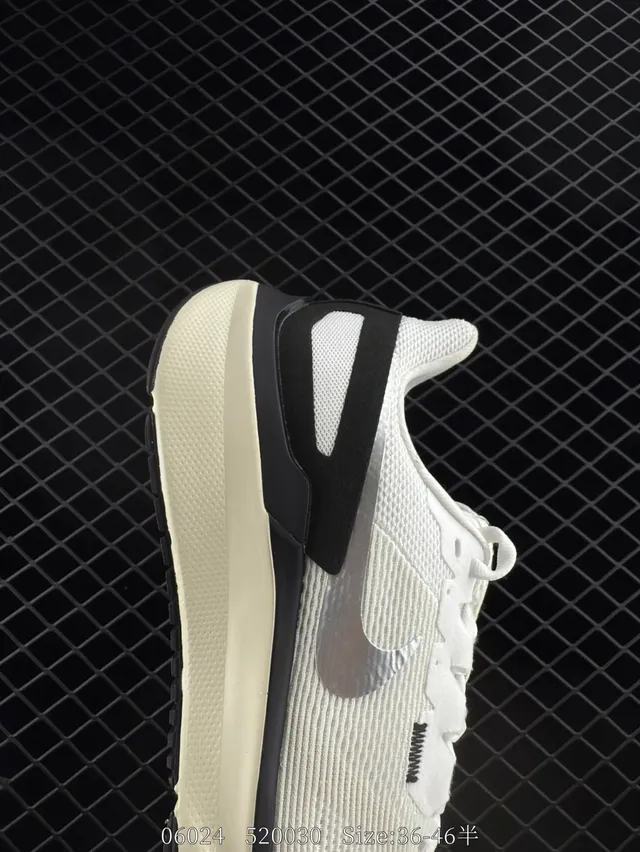 Nike Air Zoom Blancas y Negras con Upper de Malla y Contrafuerte en Talón para Zapatos de Running 5