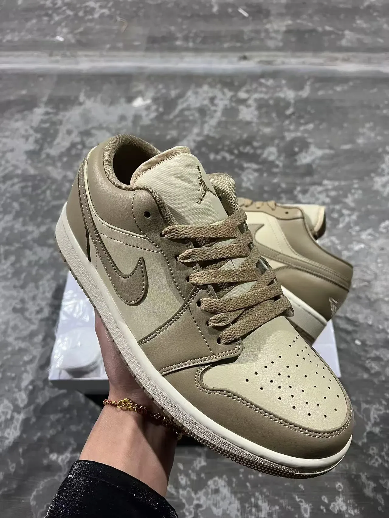 Nike Beige Low-Top Leather Upper Lifestyle Sneakers 2