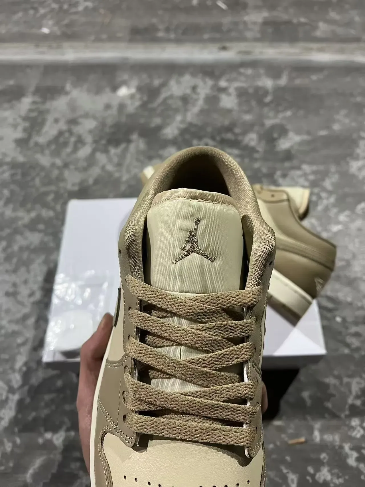 Nike Beige Low-Top Leather Upper Lifestyle Sneakers 4