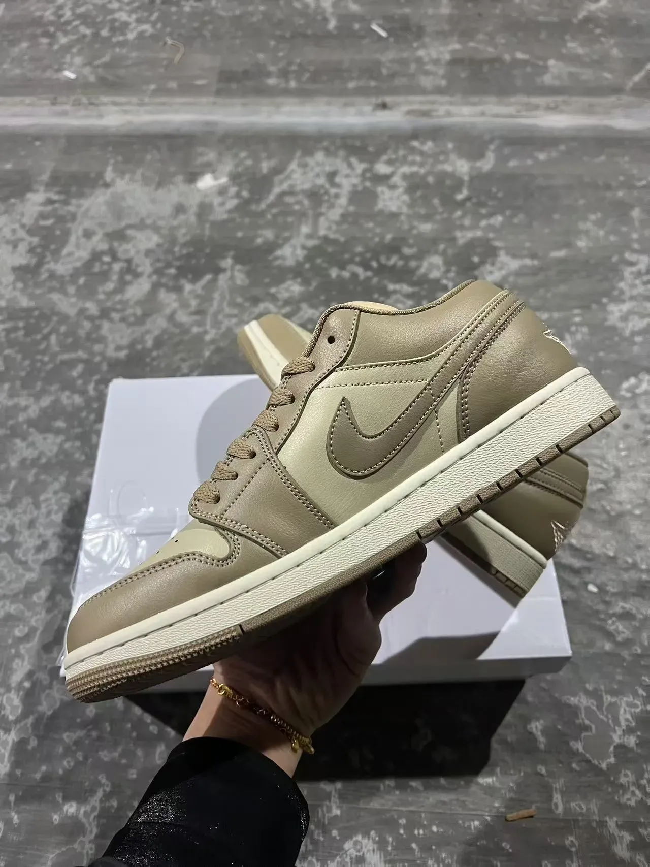 Nike Beige Low-Top Leather Upper Lifestyle Sneakers 5