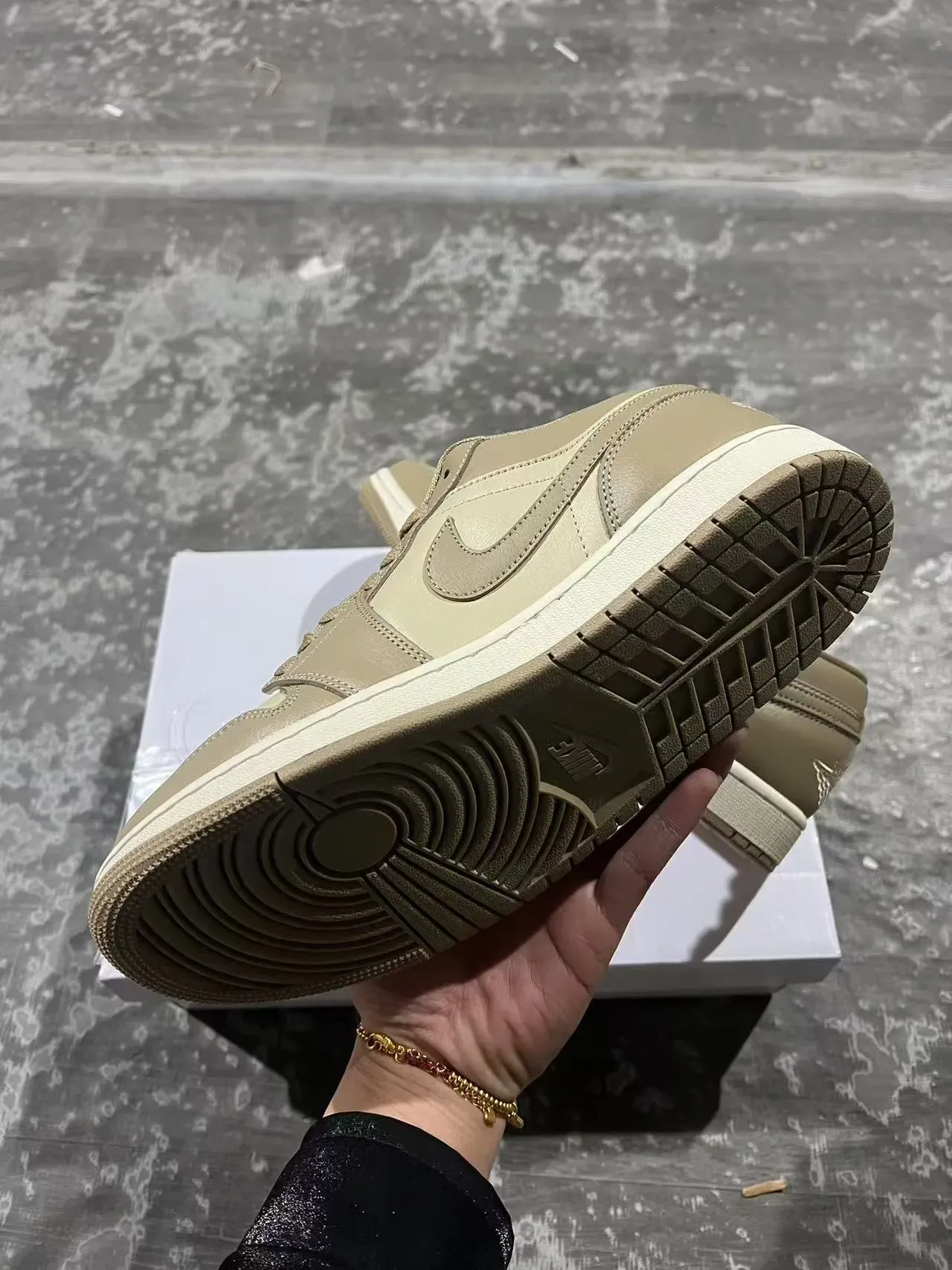 Nike Beige Low-Top Leather Upper Lifestyle Sneakers 6