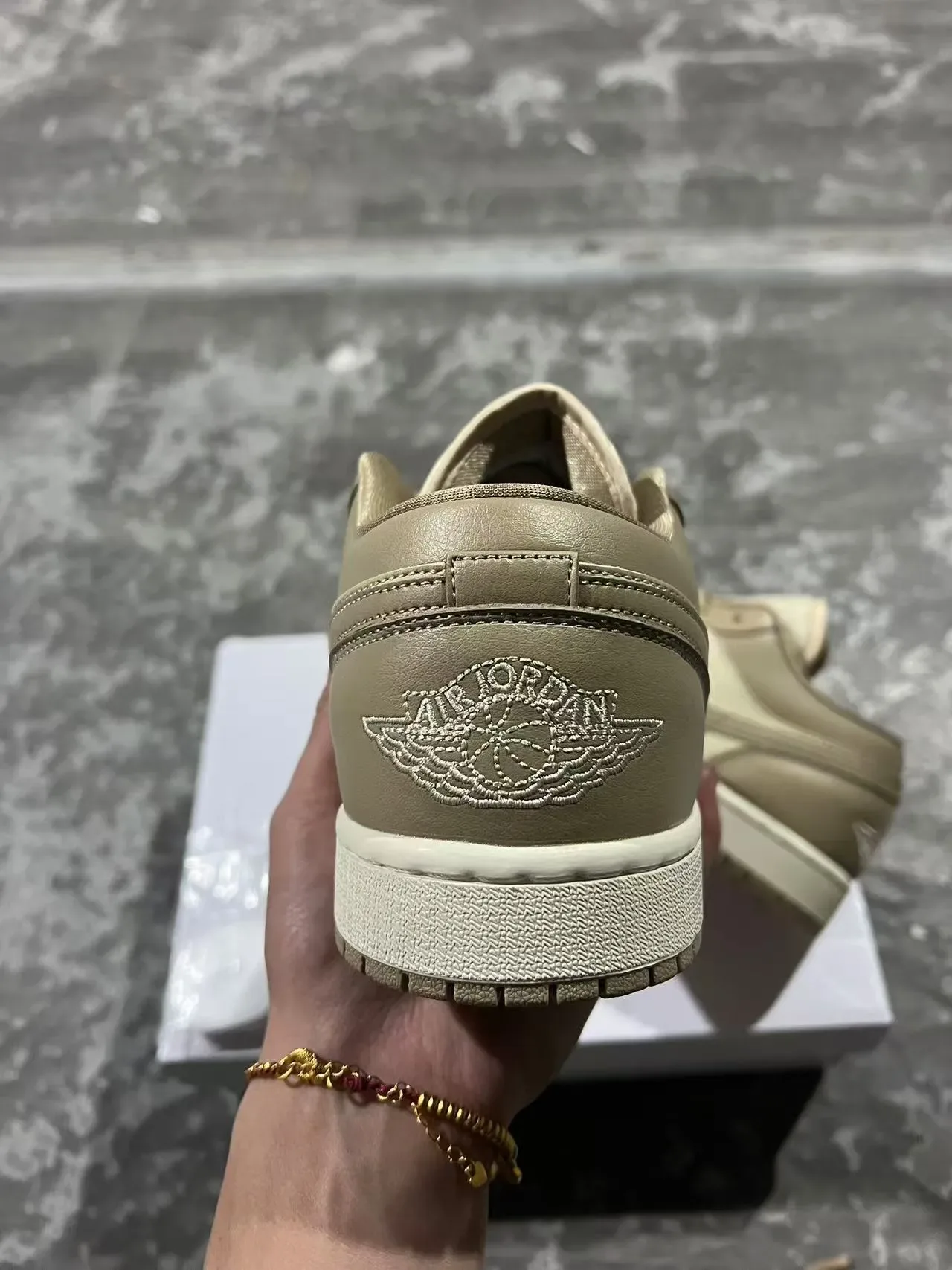 Nike Beige Low-Top Leather Upper Lifestyle Sneakers 8
