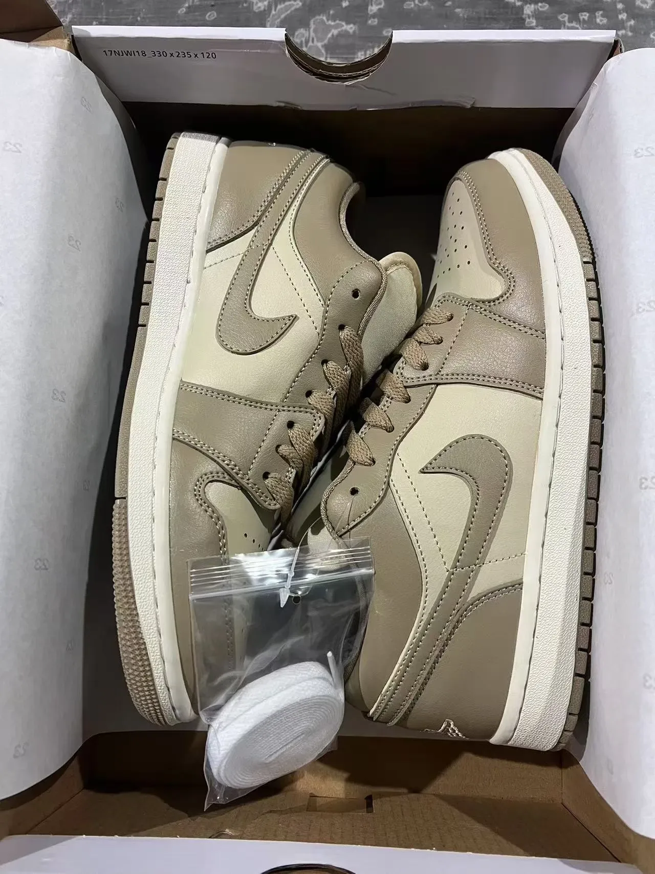 Nike Beige Low-Top Leather Upper Lifestyle Sneakers 9