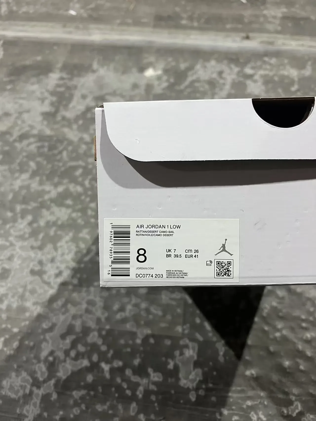 Nike Beige Low-Top Leather Upper Lifestyle Sneakers 10