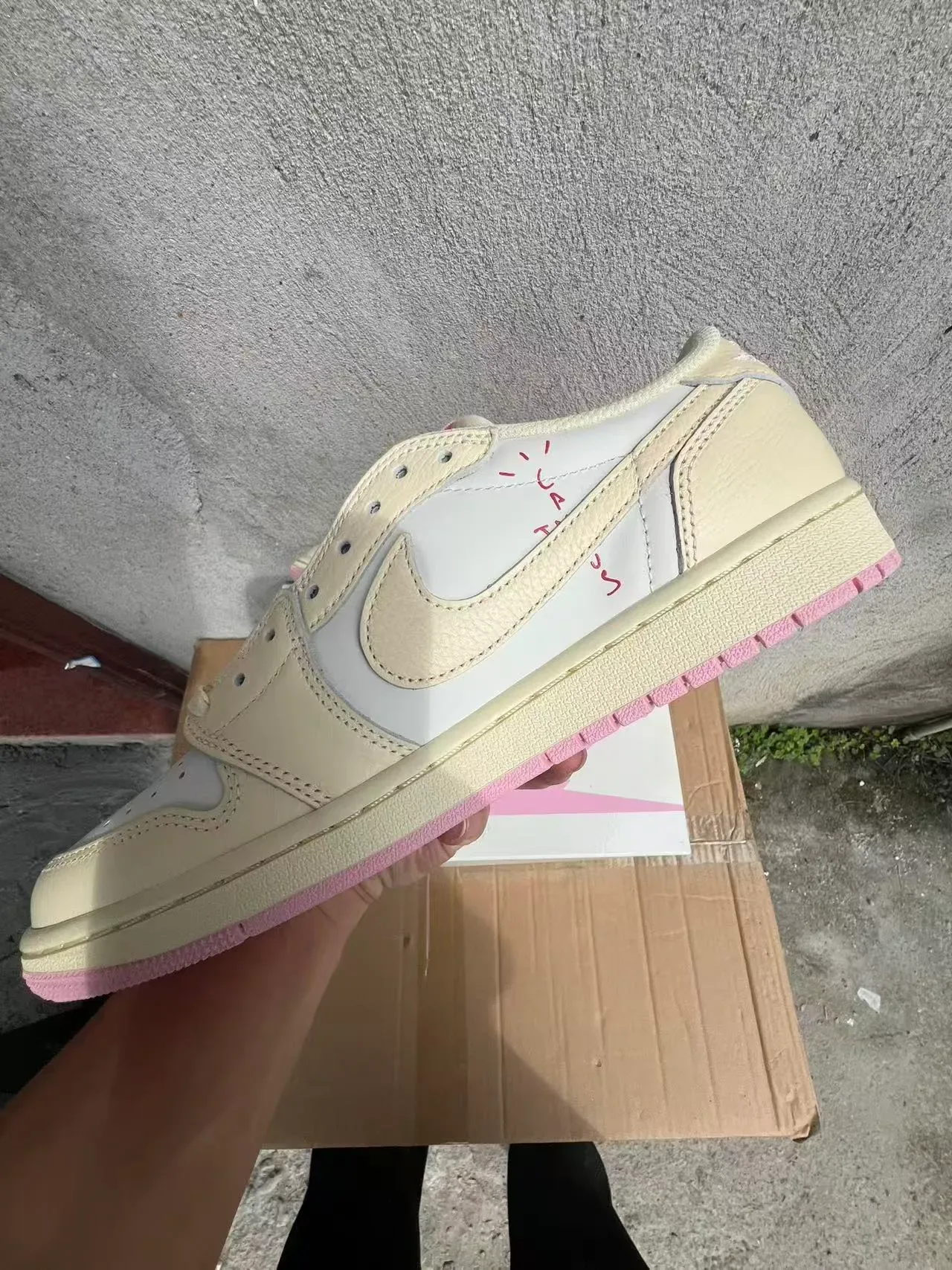 Nike Beige Pink Low-Top Silhouette Layered Leather Construction Lifestyle Sneakers 5